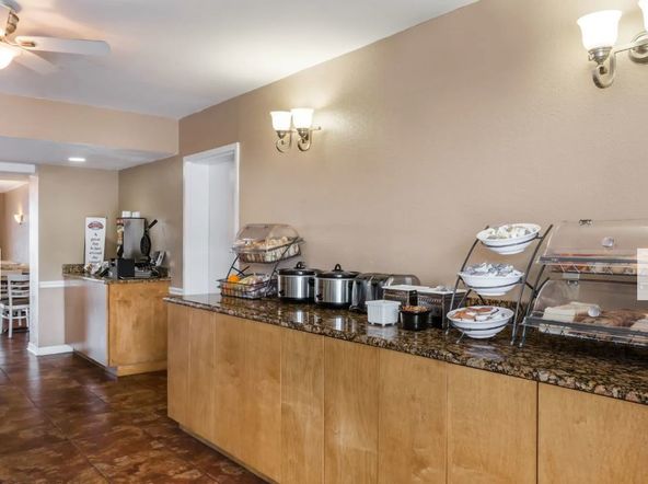 Hotel Available for Corporate Housing: 1425 S Tamiami Trl, Sarasota, FL 34239
